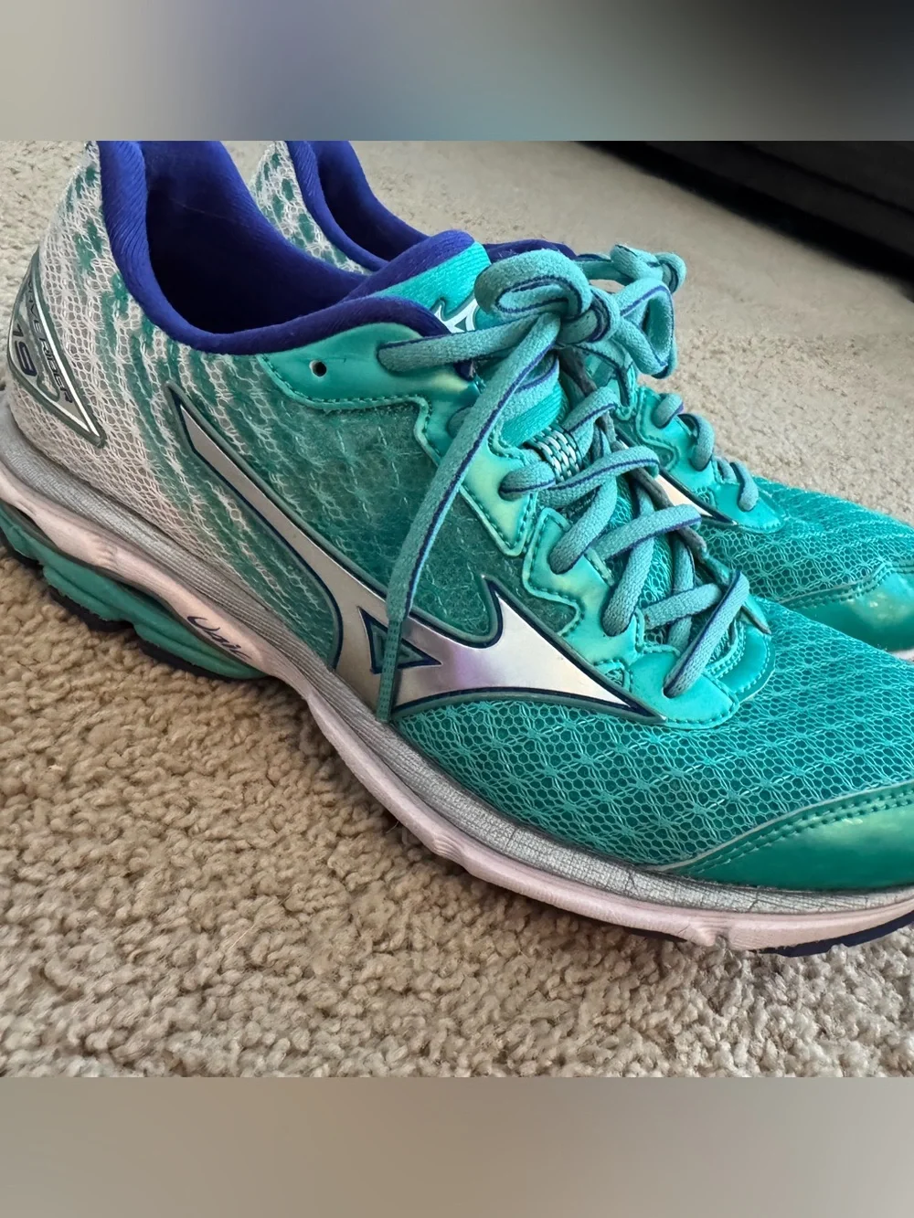 Mizuno Women's Teal and Navy Running Shoes